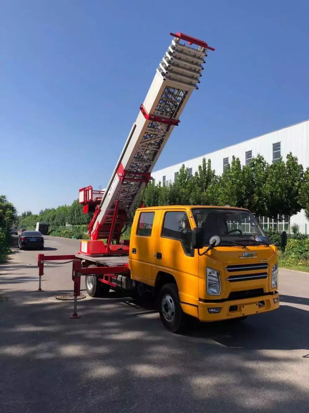 三河附近的云梯车出租服务：轻松解决高空作业需求