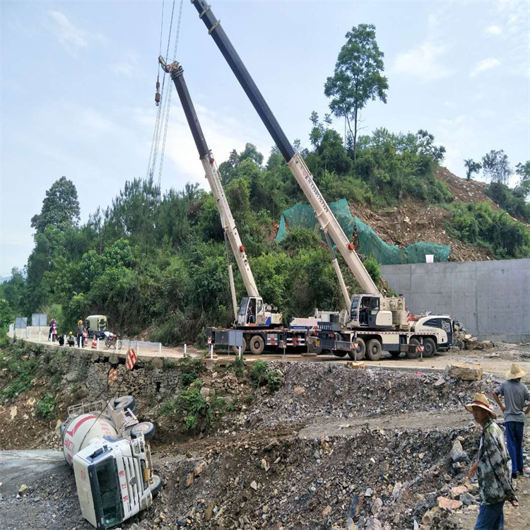 三河汽车掉沟里叫吊车救援要多少钱